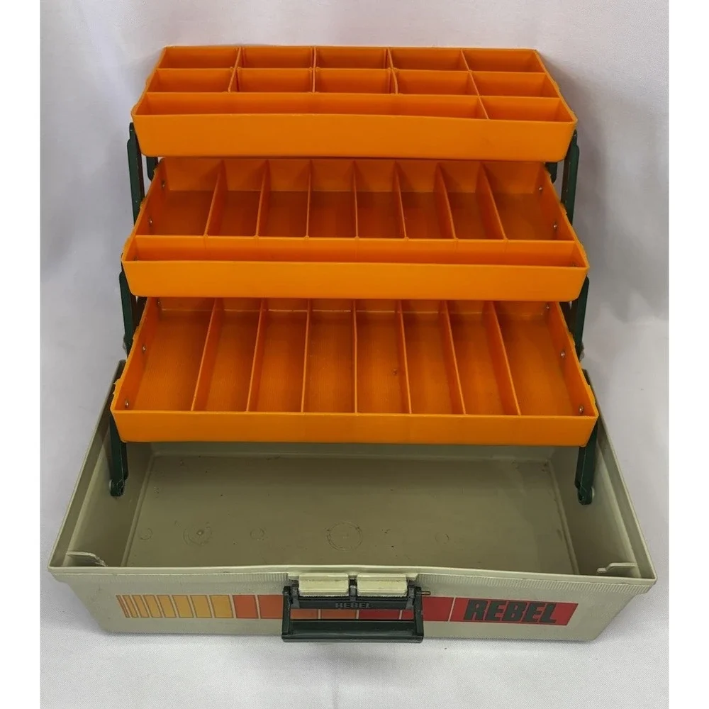 Rebel 600 Fishing Lure Tackle Box Hard Plastic 3 Tray Vintage with Handle